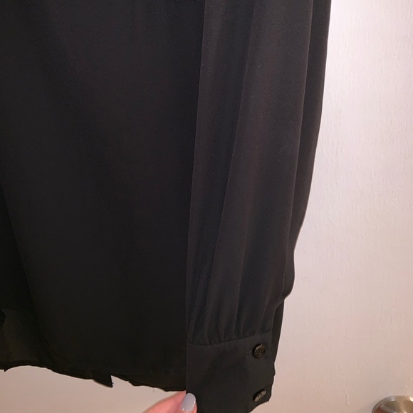 GB by Gianni Bini Button Back Blouse - Picture 3 of 4